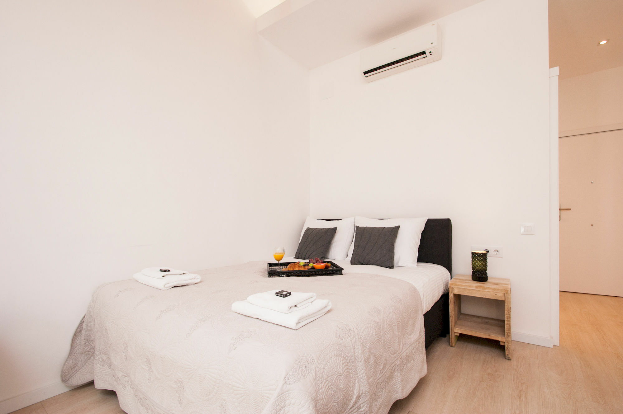 Short Stay Group Gracia Serviced Apartments Barcelona Exterior photo